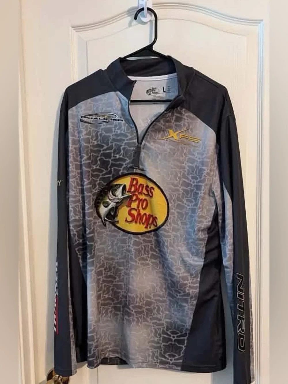 Bass Pro Shops Men's Gray & Black Fishing Rash Guard with Yellow Logo